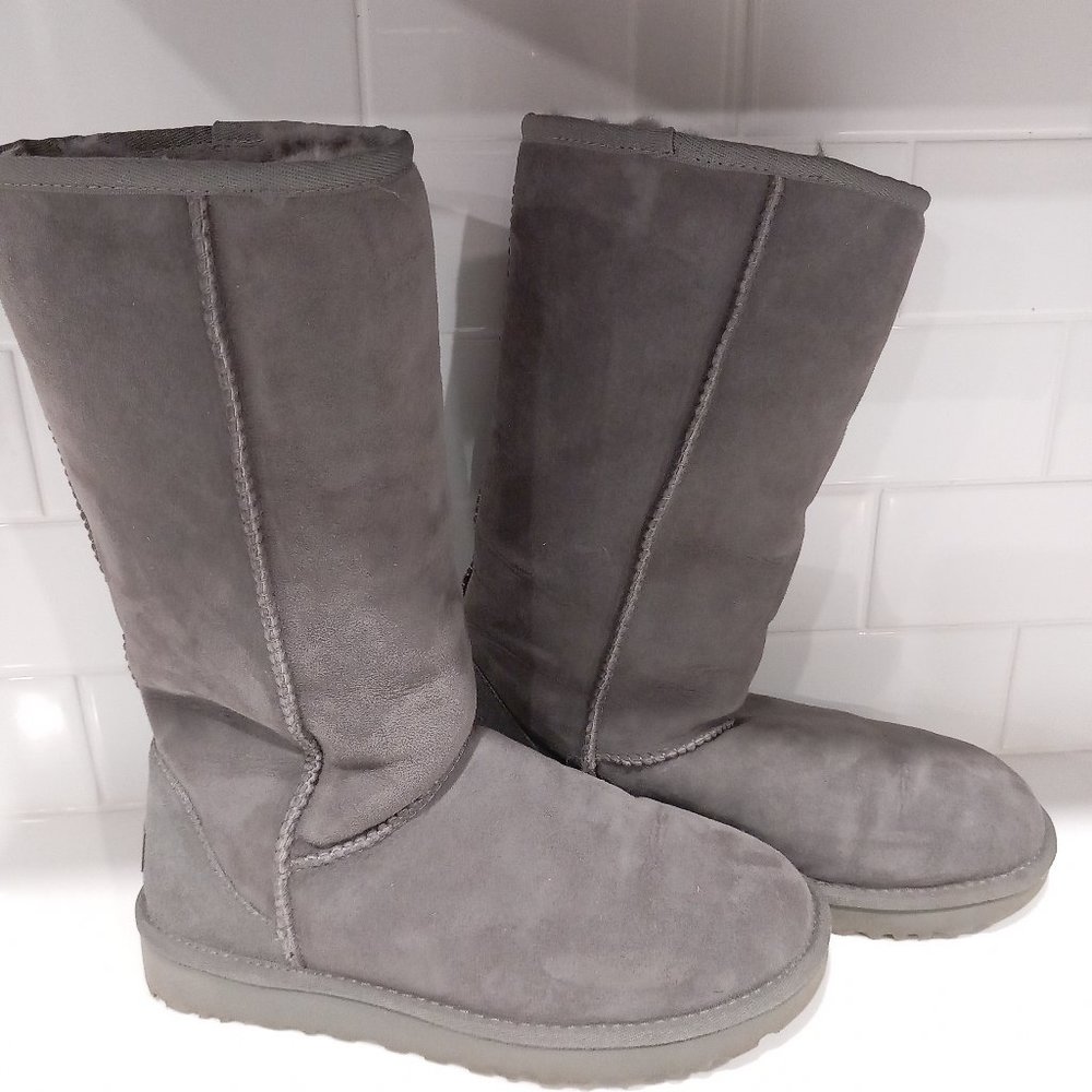 Woman's UGGS